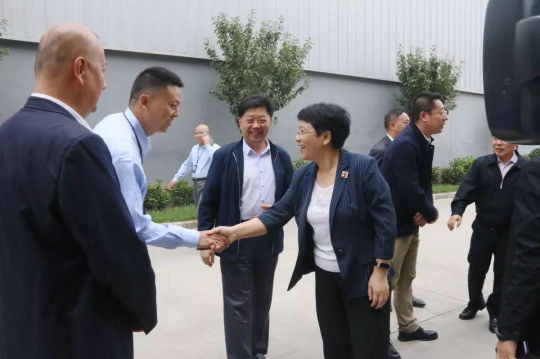 西安市邮政管理局局长王伟,副局长刘平厚等人为了对西安市快递物流