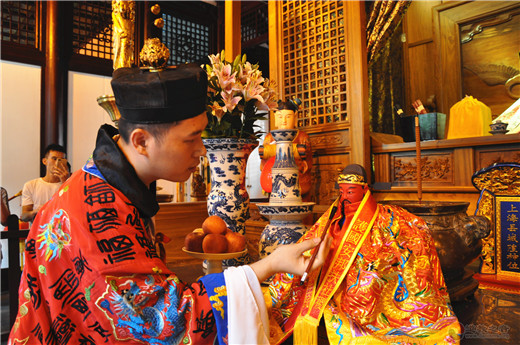 上海市道教协会会长,上海城隍庙住持吉宏忠道长,台湾新竹香山财神庙