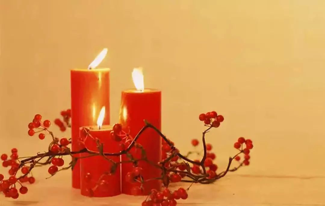 诗歌董文超燃烧的红烛