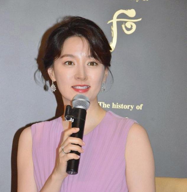 隐退16年的大长今才是真正的氧气美女没有松垮下垂的痕迹