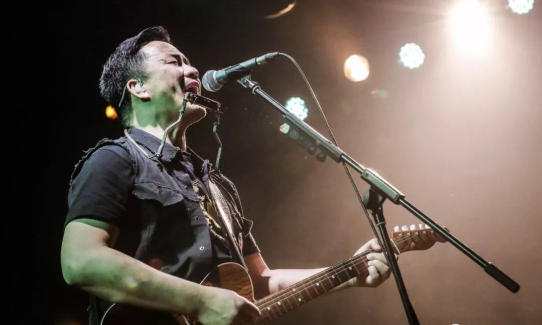 主唱吴宁越说:"巡演就是一条取经之路,不是旅游,吃喝玩乐,而是自律