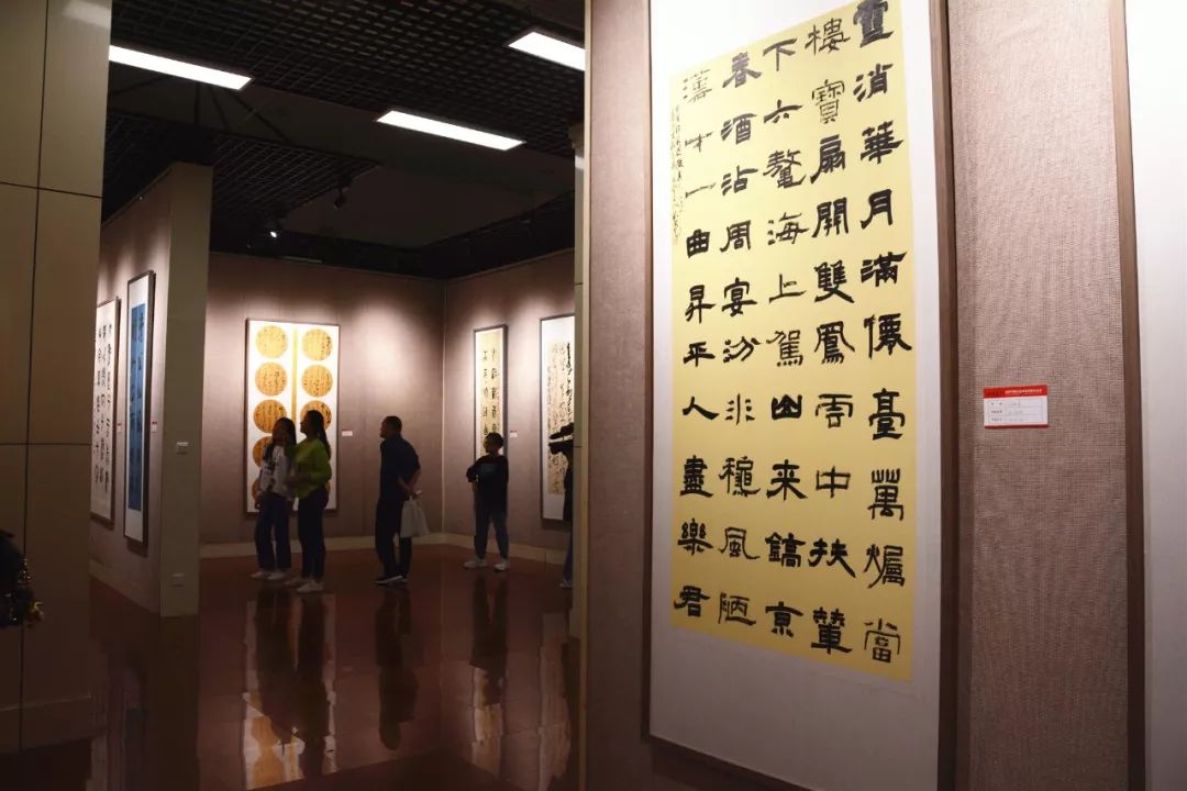 菏泽砥砺前行菏泽学院书法专业教师作品展开幕