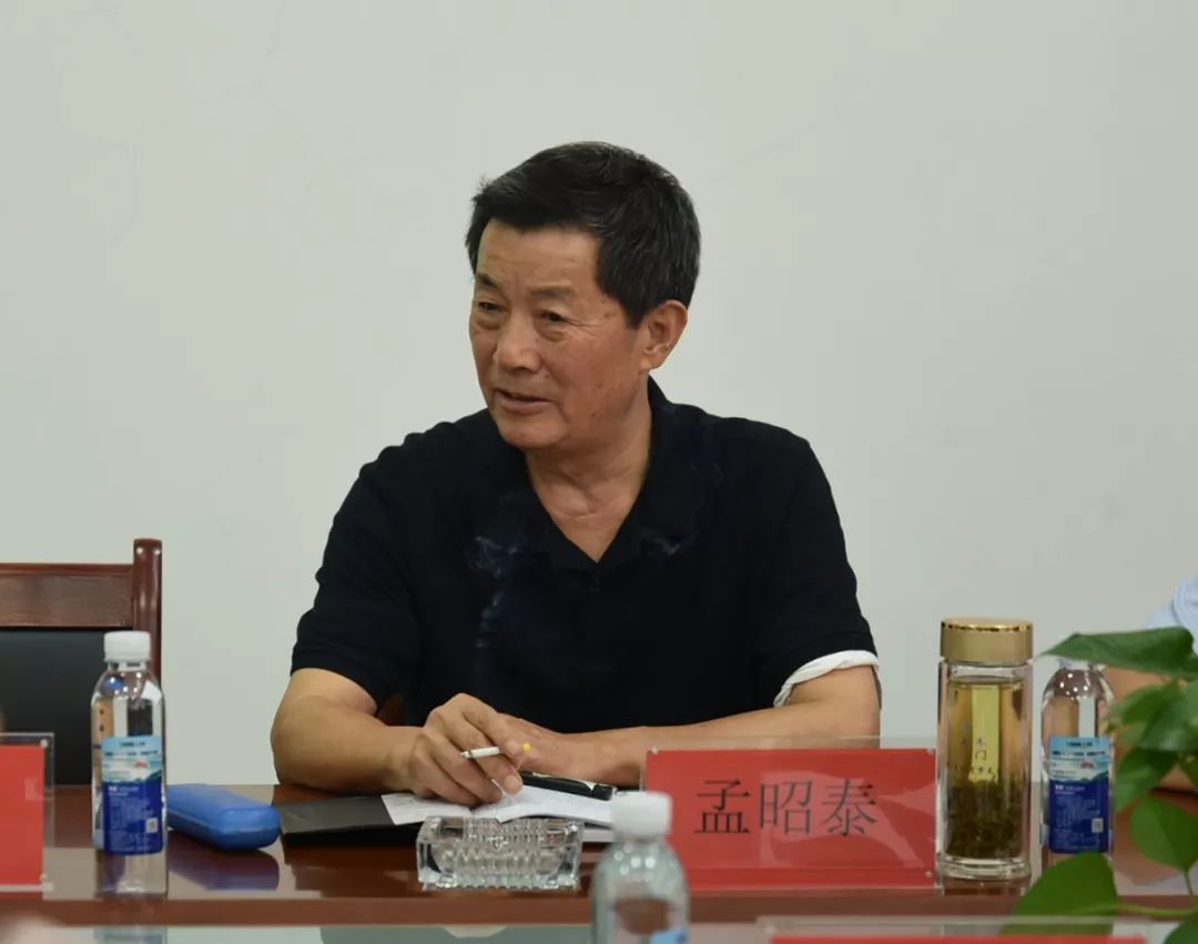 孟宪强监事长,孟令益,孟庆悦宗亲就编排形式和下一步印刷工作提出了