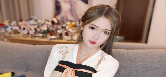 就是冲着这些鲜明的特点才喜欢上她的,但是这套汉服非常符合大众口味