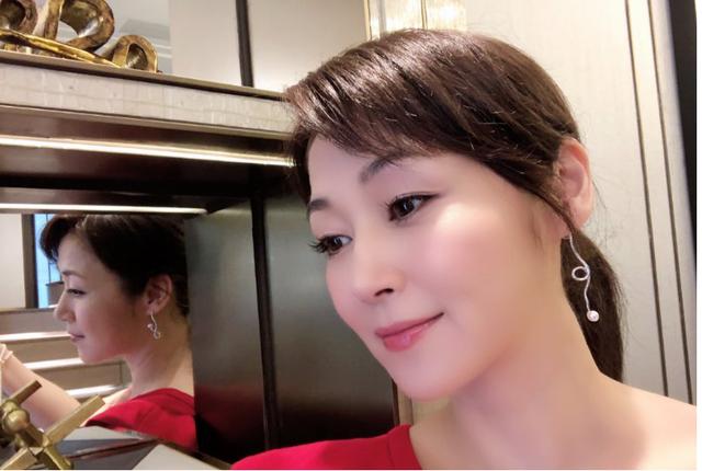 52岁万雯琦素颜近照曝光老态尽显网友只是胖了而已