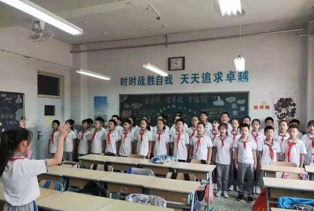 基层队讯武清区杨村第九小学少先队大队组织开展我爱祖国61同唱国歌