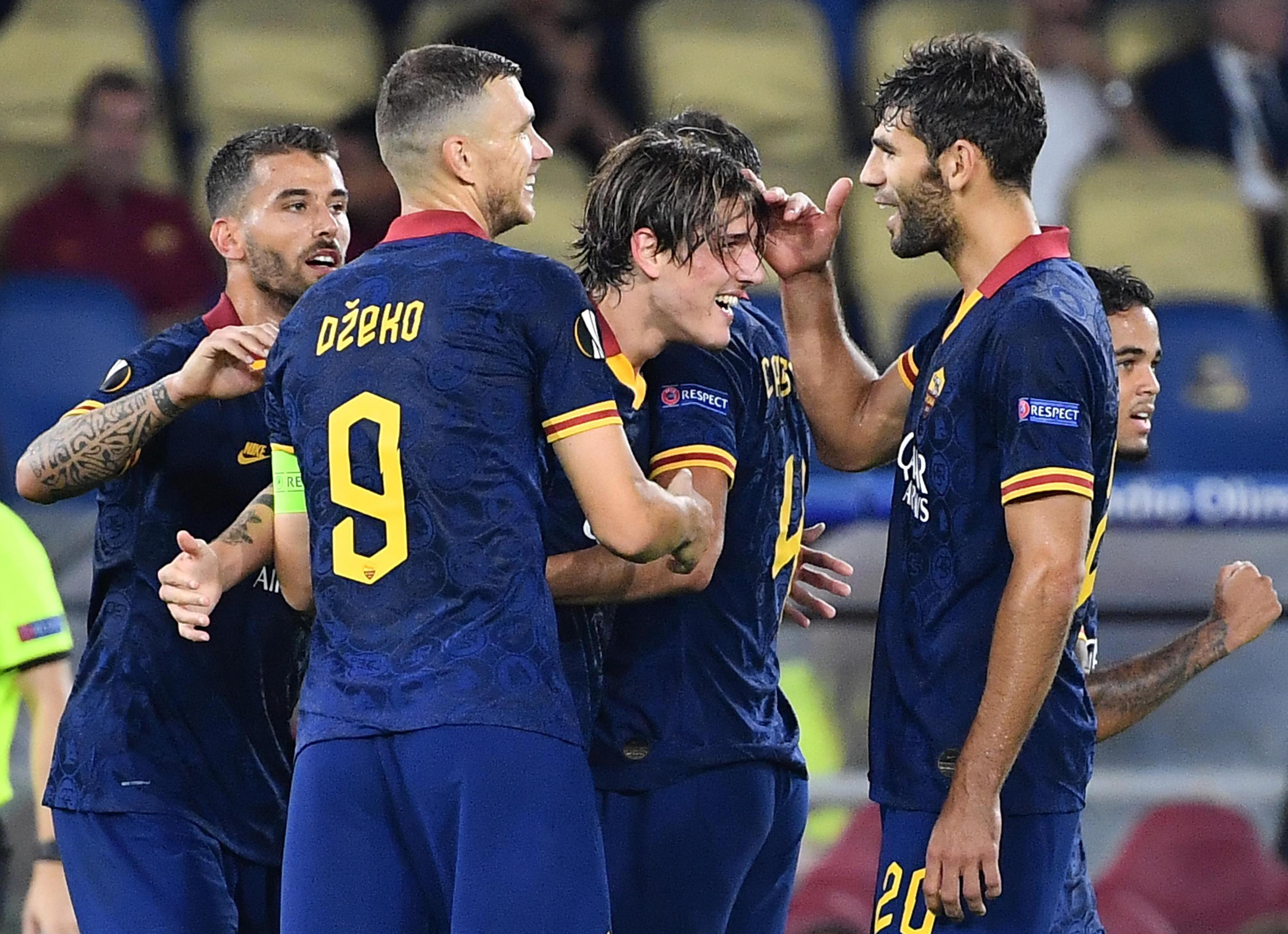 9月19日,罗马队球员哲科(左)攻入球队第二球后与队友庆祝
