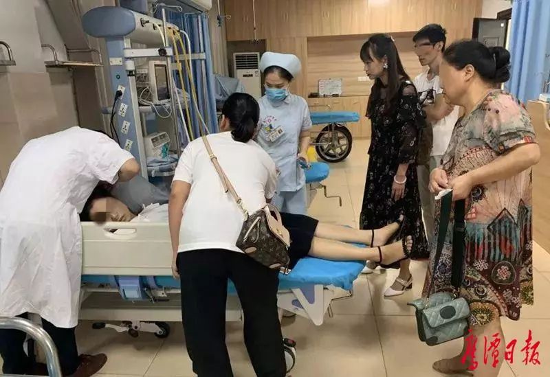 鹰潭一女子晕倒在公交站台幸好