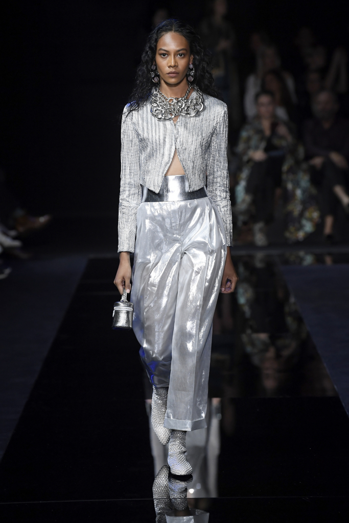 阿玛尼2020春夏女装大秀修身薄纱亮片裙穿出仙气范