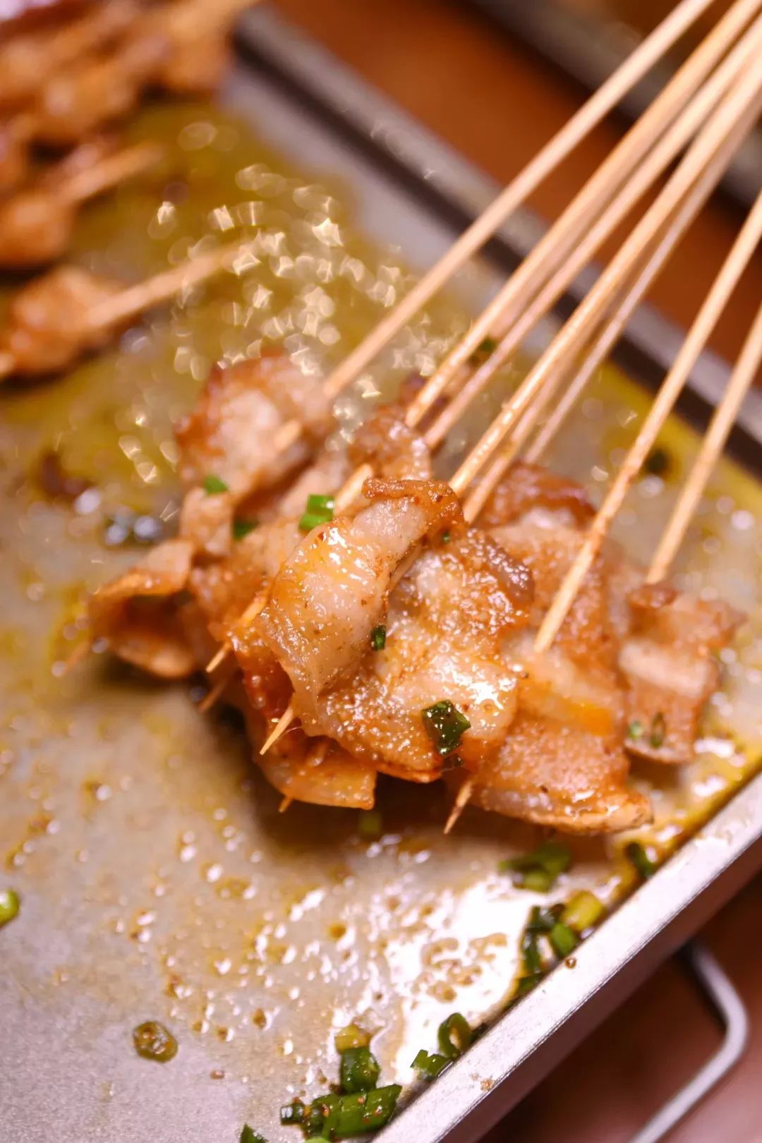 送送送祁东这家烧烤店开业活动有点猛消费就送啤酒