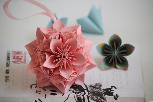 阿里巴巴入股茶饮,"细语漫茶"新式茶饮的"另辟蹊跷"_樱花