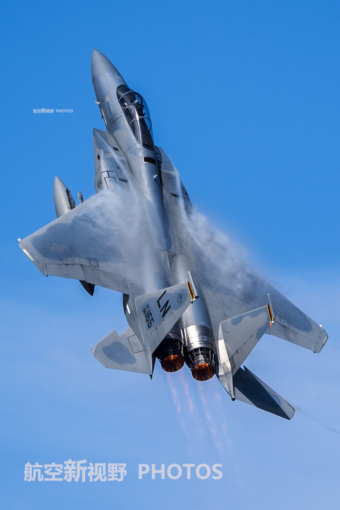 美国空军f-15战斗机高清图,服役30余年,多项性能依旧是王者