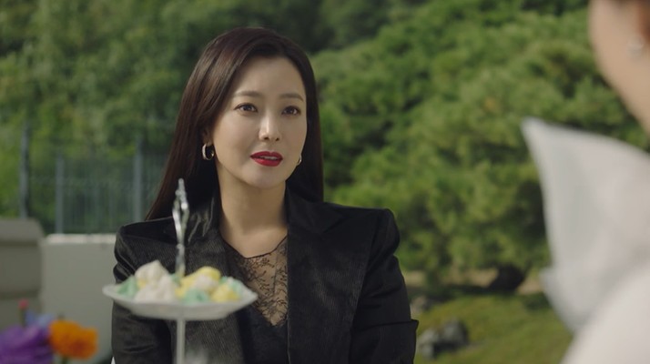 金喜善在2017年通过《有品位的她》更新了人生角色,去年通过《9号房间