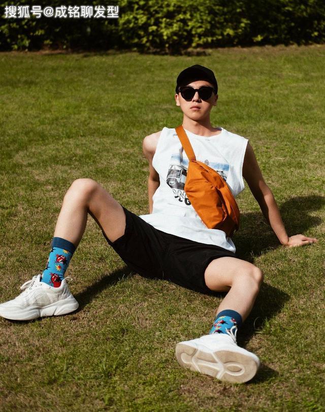 原创阳光男孩穿运动套装告别了路人感带来的是帅气的风格