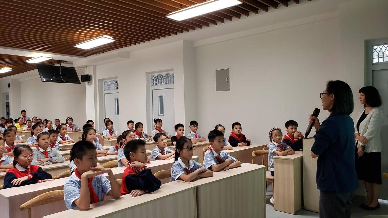 原创学姐来啦活动走进育二立德校区