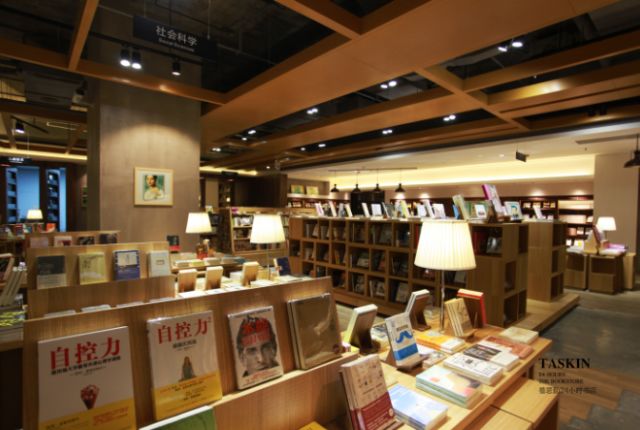 74全天候99迎新路德思勤商场西北角b1层98 德思勤24小时书店你