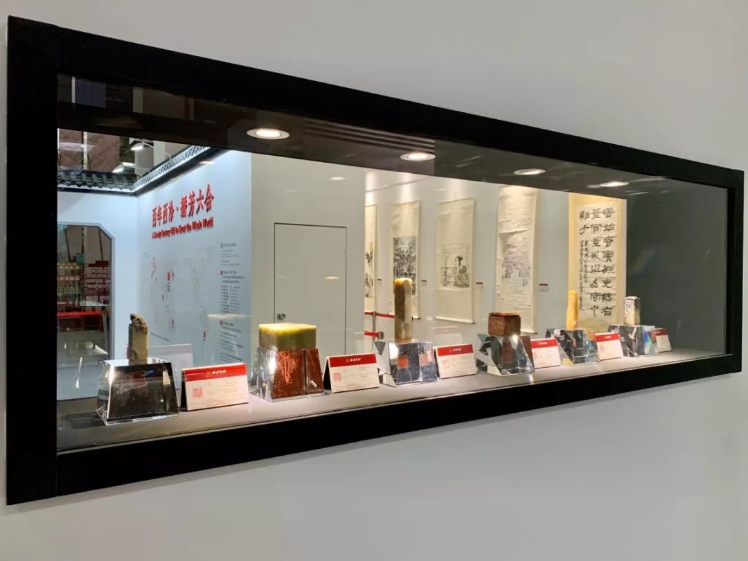 a1国际及文博主题展区中心位置的西泠印社展馆,通过国际化主题形象墙