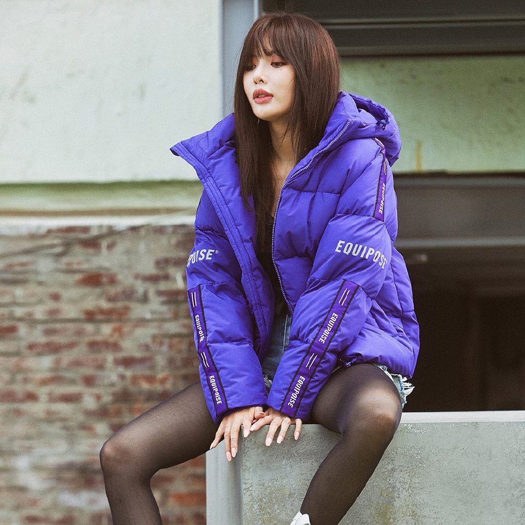 原创金泫雅重新定义羽绒服,看短裤配羽绒服的她多个性?还好不是冬天