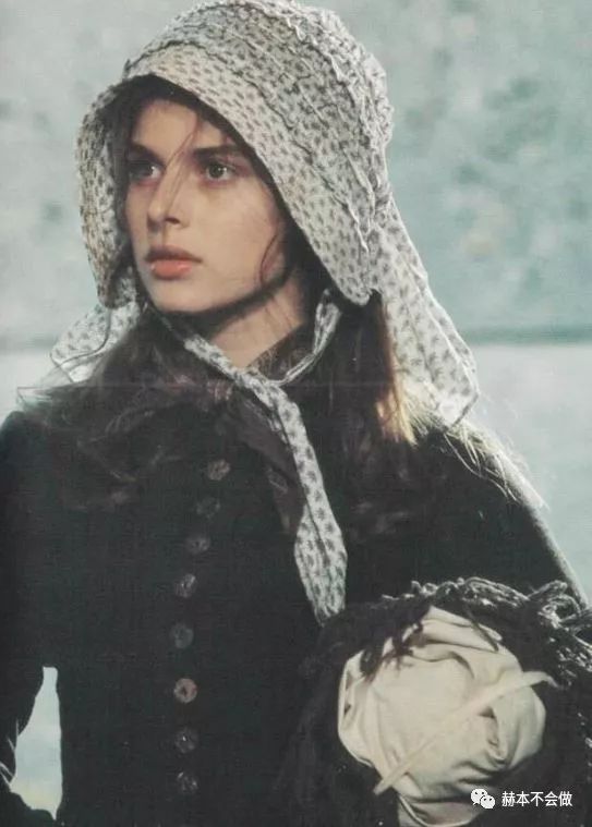 她遇到了邻居,比她大一岁的德国演员娜塔莎·金斯基(natassja kinski)