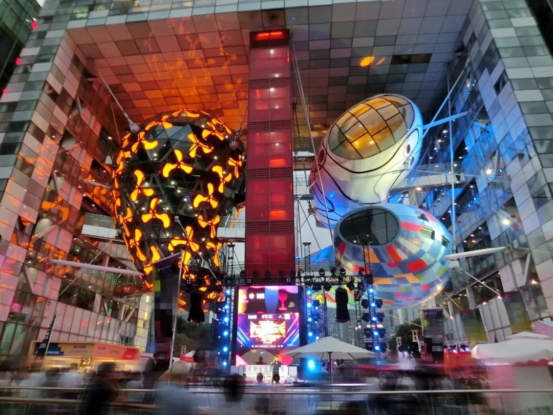 本届上海酒节的举办地北外滩音乐之门不仅是国家4a级景区,还是北外滩