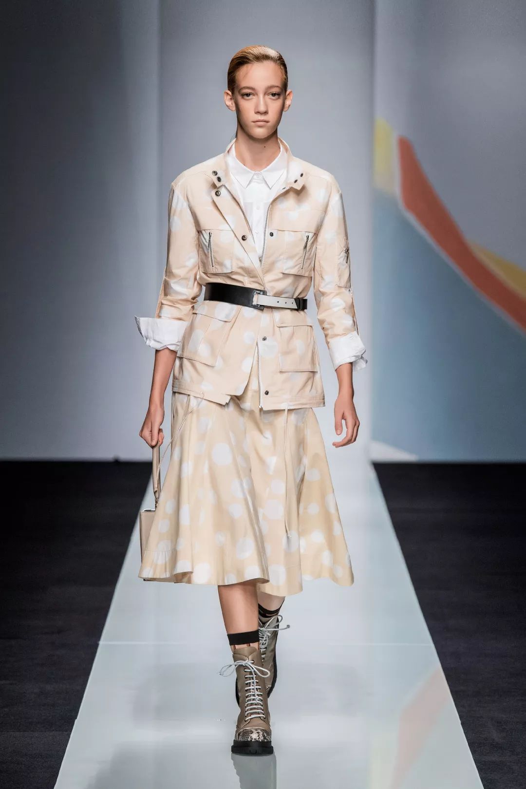 躲进maryling的温柔花卉梦感受服装的戏剧优雅感