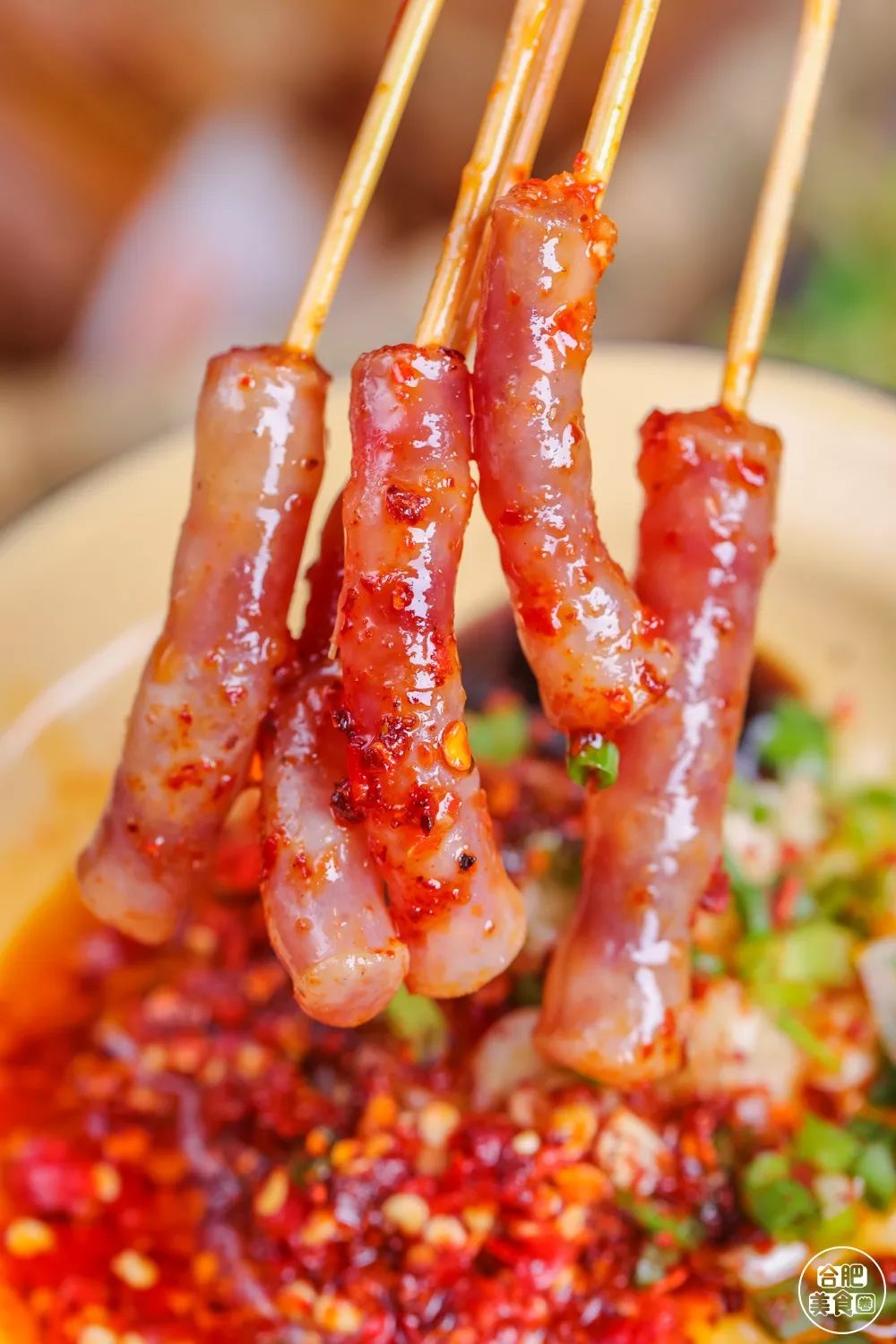 正宗的四川味道小香肠,略带嚼劲,淡淡的甜味,一口一个,就是嘴巴的小