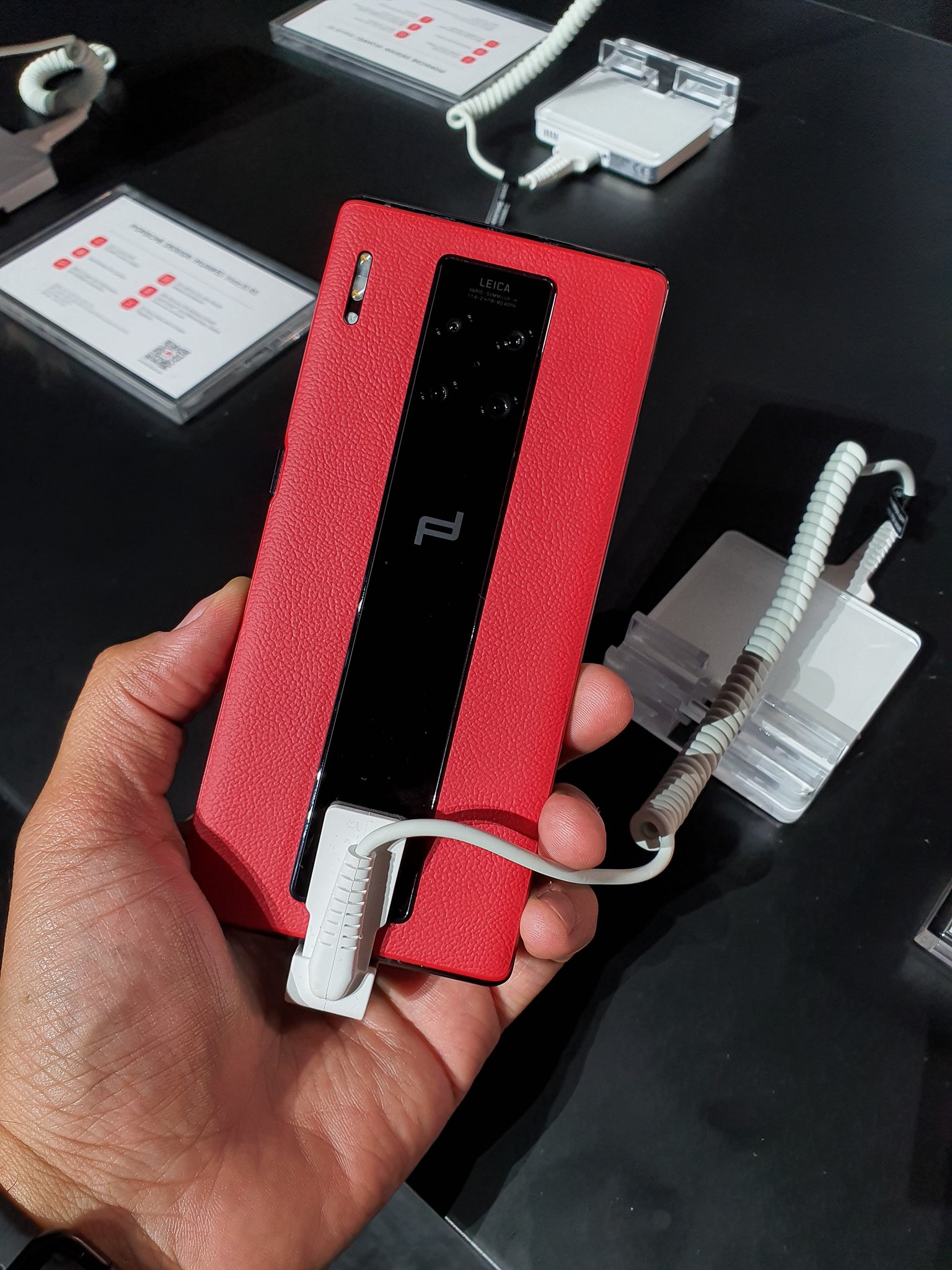 售价一万五的手机长啥样华为mate30rs保时捷版首发上手