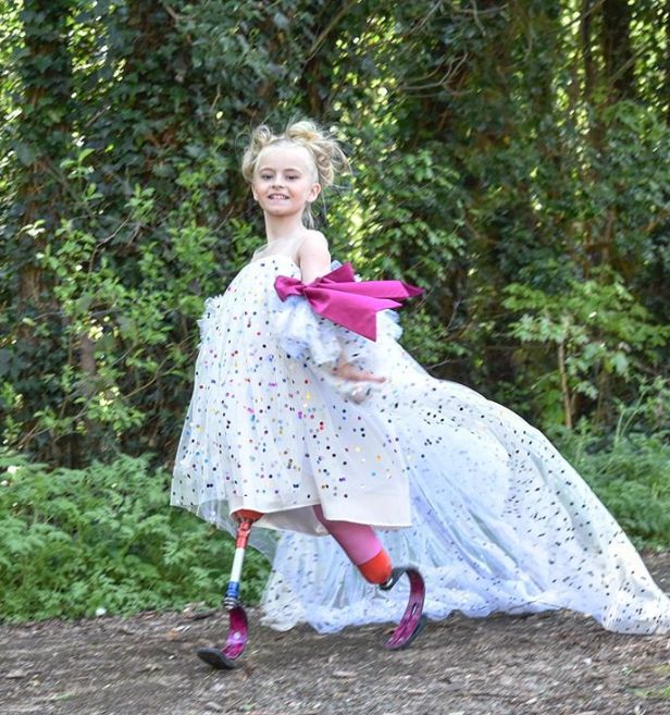 "无腿"模特火遍纽约,巴黎时装周,不认命的女孩才最美!