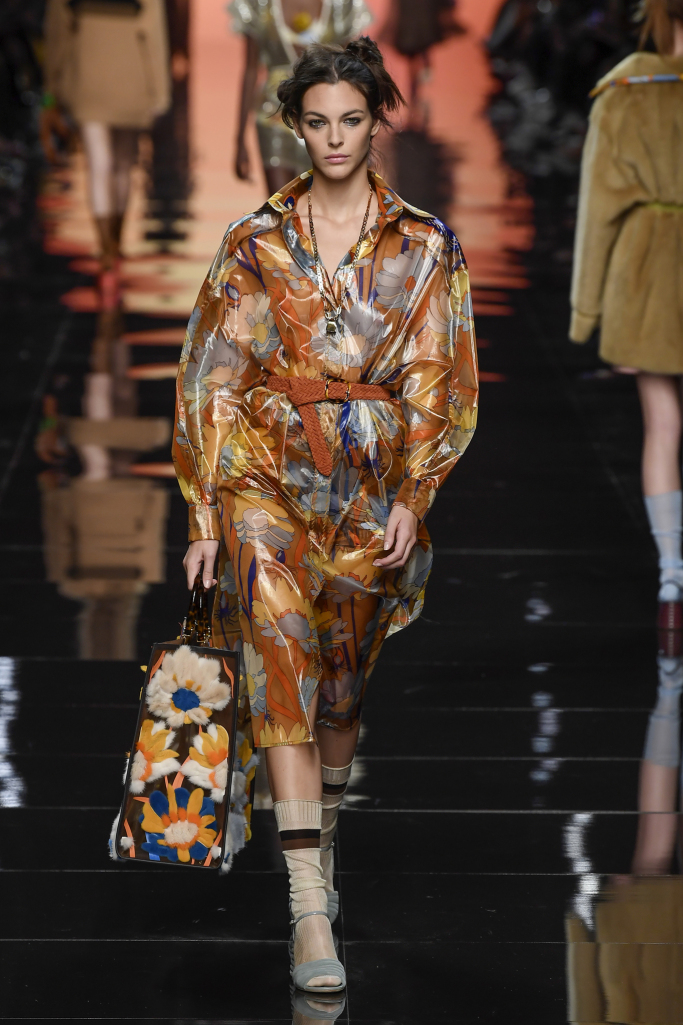 fendi2020春夏女装大秀大地色时尚演绎经典女装风华