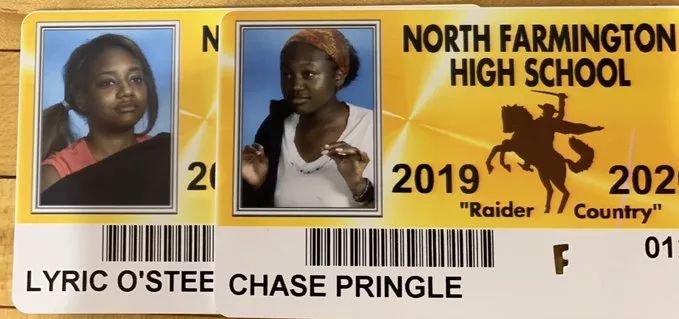 高中让学生cos成自己喜欢的人物拍学生证这画风彻底放飞了