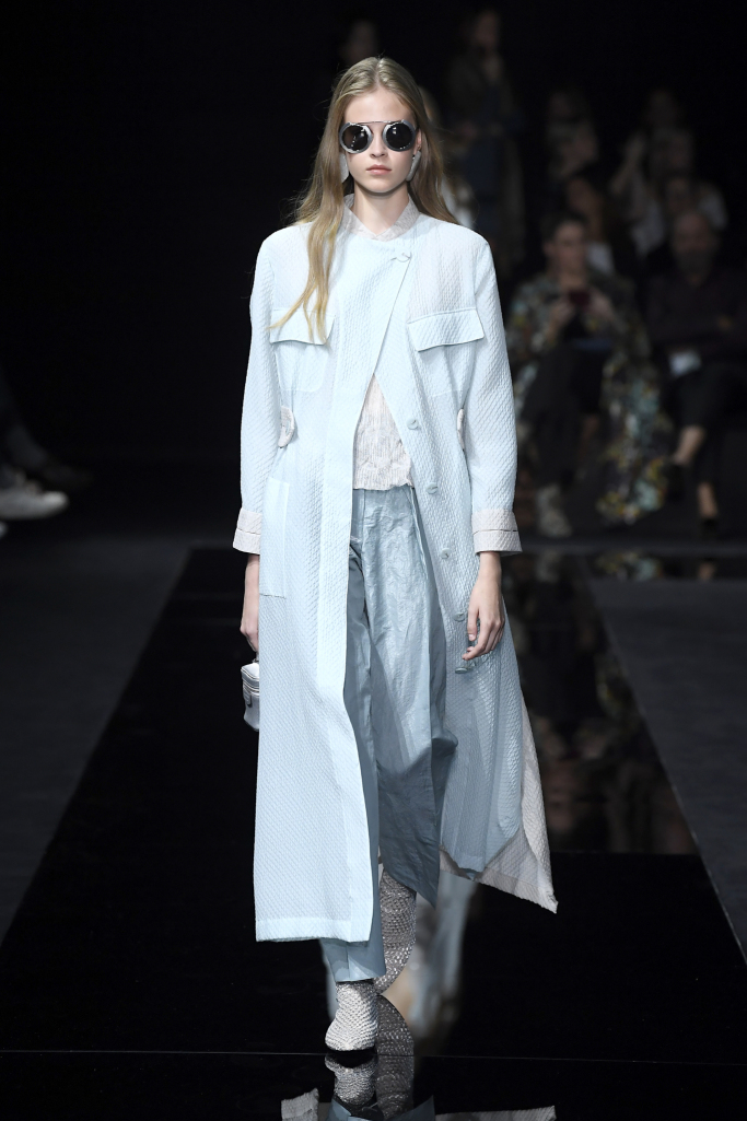 阿玛尼2020春夏女装大秀修身薄纱亮片裙穿出仙气范