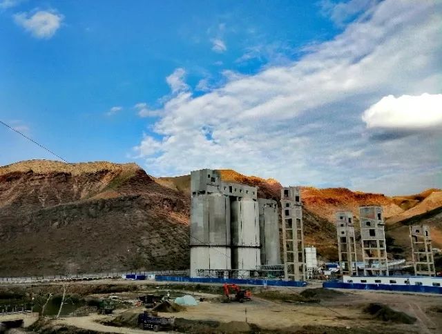 关注有一种初心叫坚守来自新疆鸿新煤业苇子沟煤矿的报道