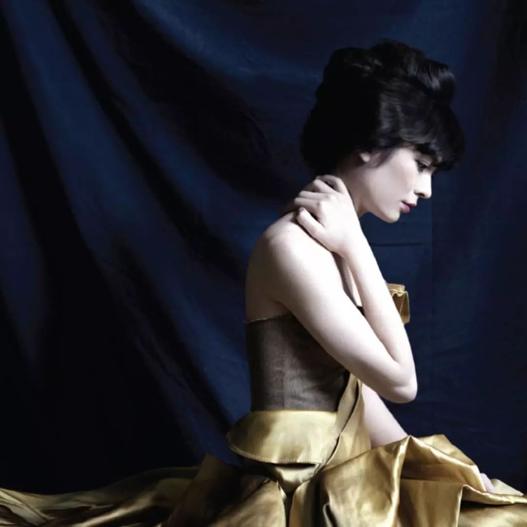 的▼在很多人的心目中古灵精怪爱丽丝·纱良·奥特(alice sara ott)