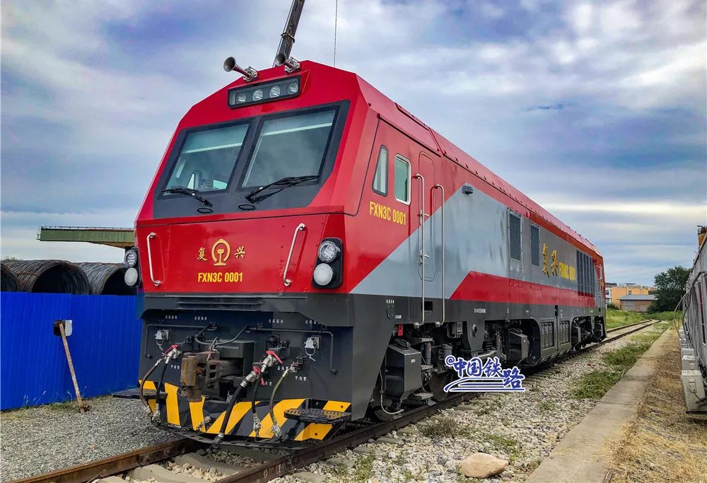 fxn3c型机车由中车大连机车车辆有限公司研制,采用12v265c型中速柴油