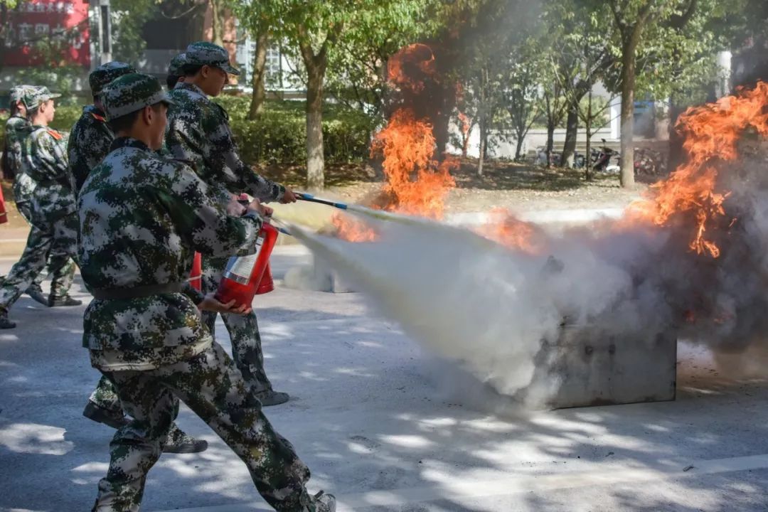 军训特辑‖ 消防知识军训,刻苦训练一起抓