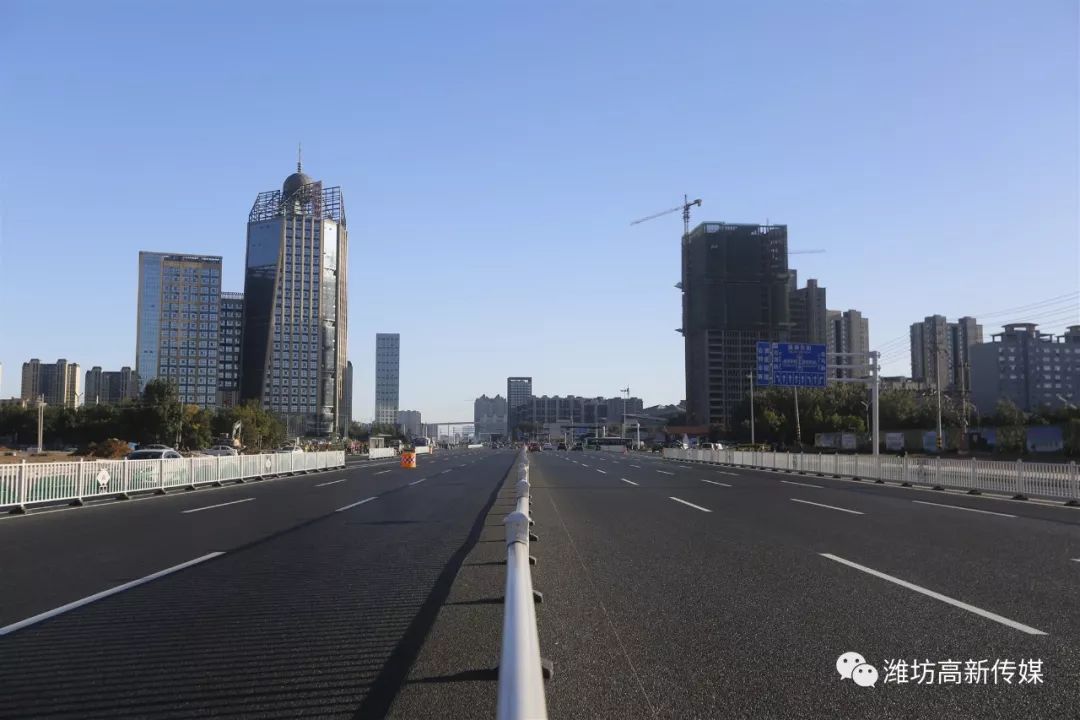 今日全通路灯亮起潍县中路主路面全线完工