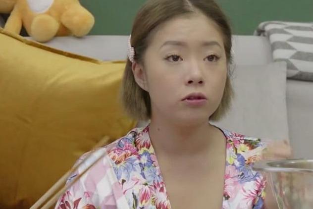 王菊从纯素颜到化妆后完成了颜值上的蜕变难怪她偏爱欧美妆