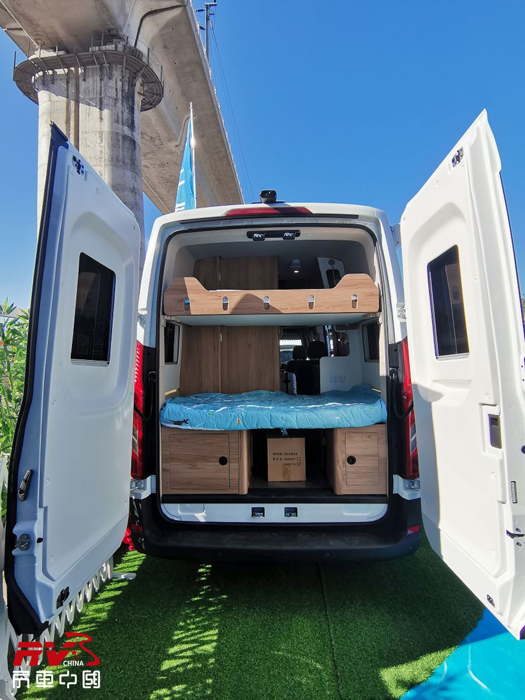 升级款rv90自行式b型房车荣耀上市国六排放特别适合二胎家庭