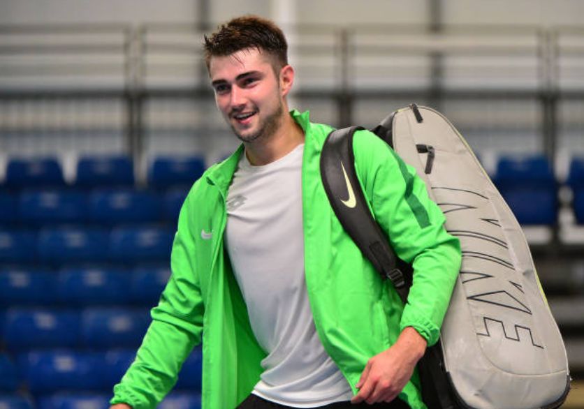 她会买一辆房车用于往返比赛,这是德国名将布朗(dustin brown)曾采取