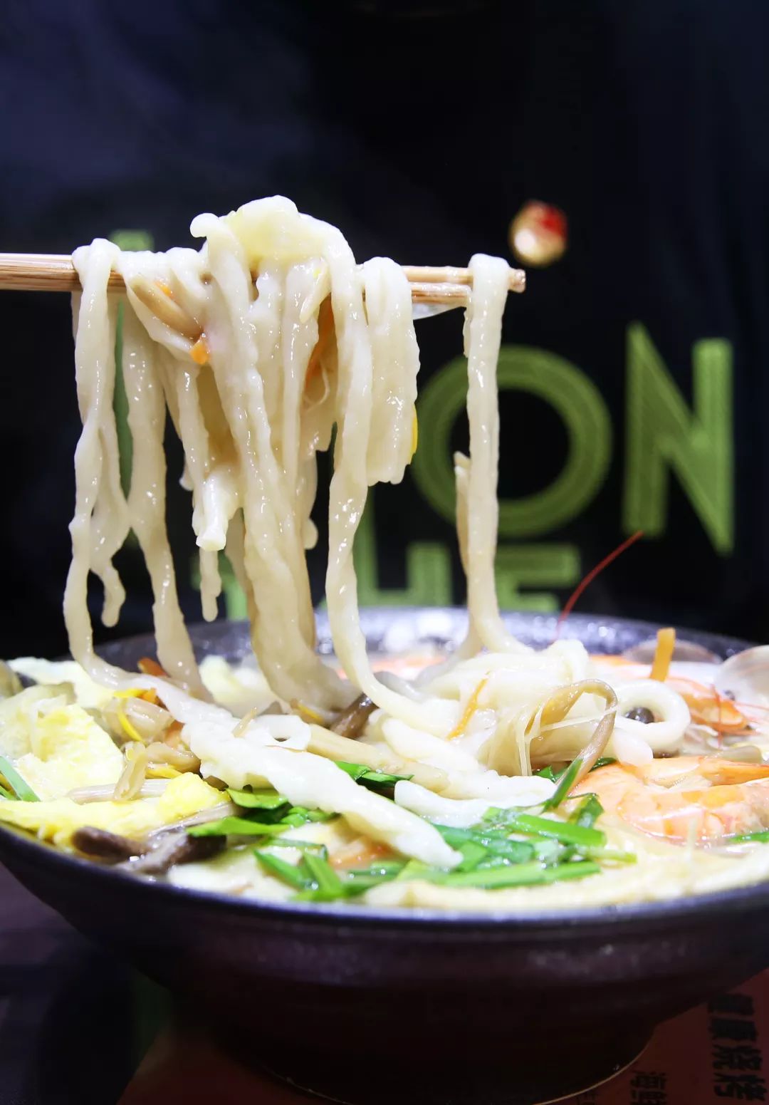 临海的麦虾其实就是类似于其他地方的面疙瘩,但是较面疙瘩又偏向不