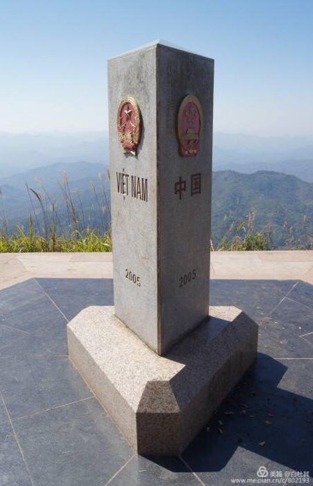 三国界碑江城一眼望三国 牛体彩绘岁月静好蕴茶香,咖啡石斛吐芬芳.