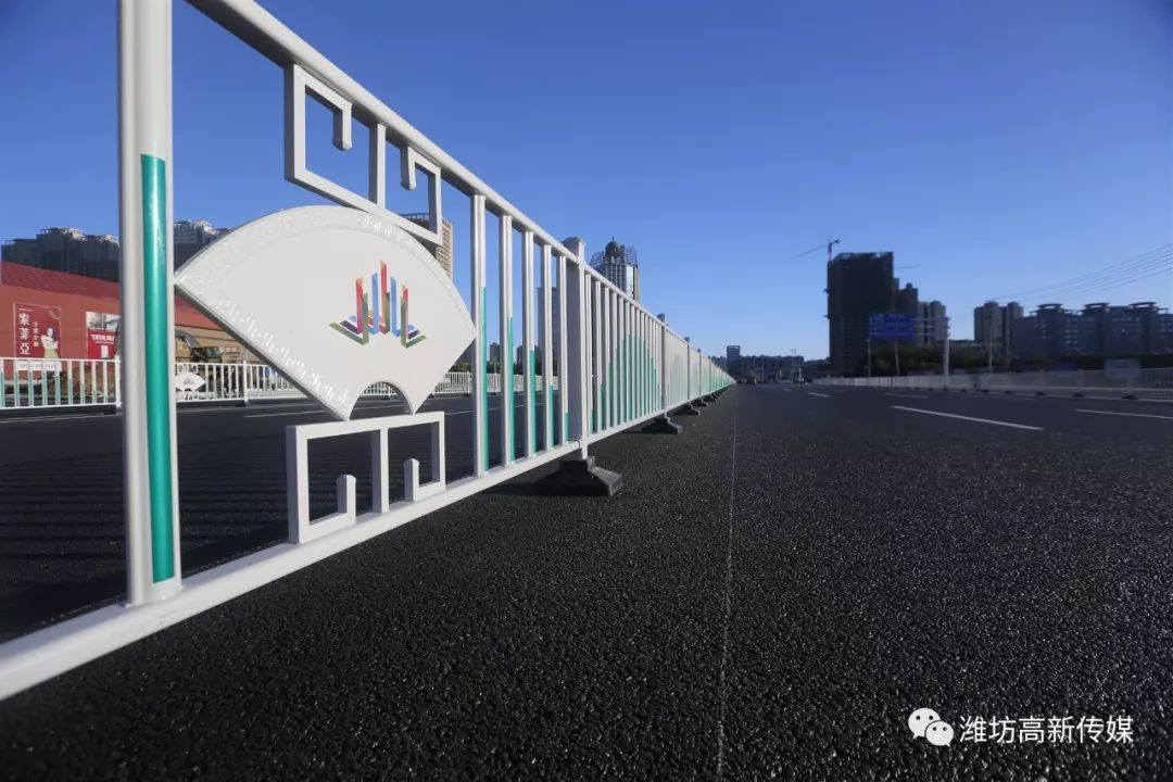 今日全通路灯亮起潍县中路主路面全线完工