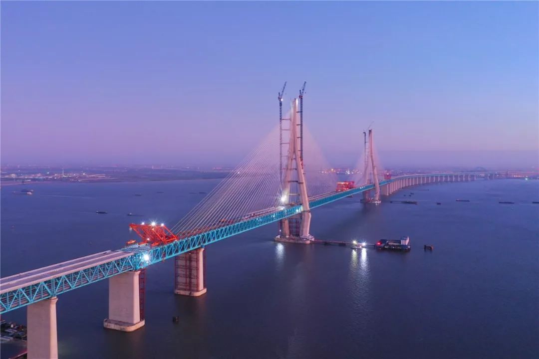 沪通长江大桥全桥合龙!预计明年通车