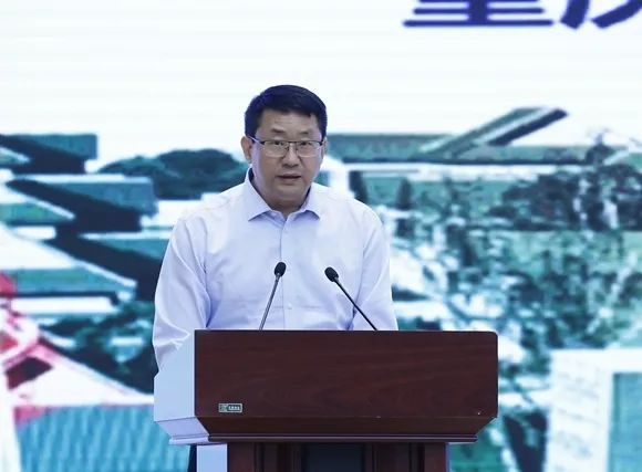 重庆际华园执行董事兼总经理陈君作推介发言体育是健康经济,旅游是