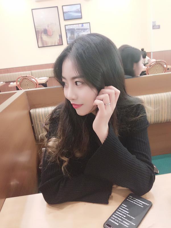 女足小花颜值惊人,堪比赵丽娜,网友:有这颜值还踢啥足球?_陶祝丹