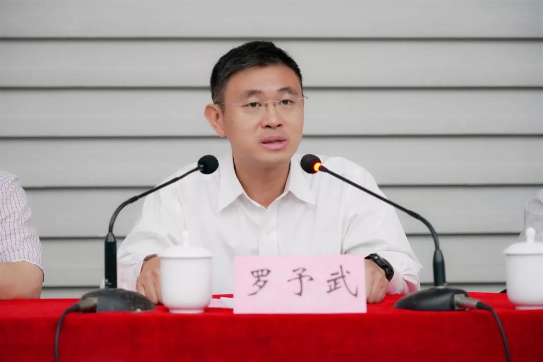 开班仪式上,罗予武指出,文化产业是朝阳产业,是转型升级的重要抓手.