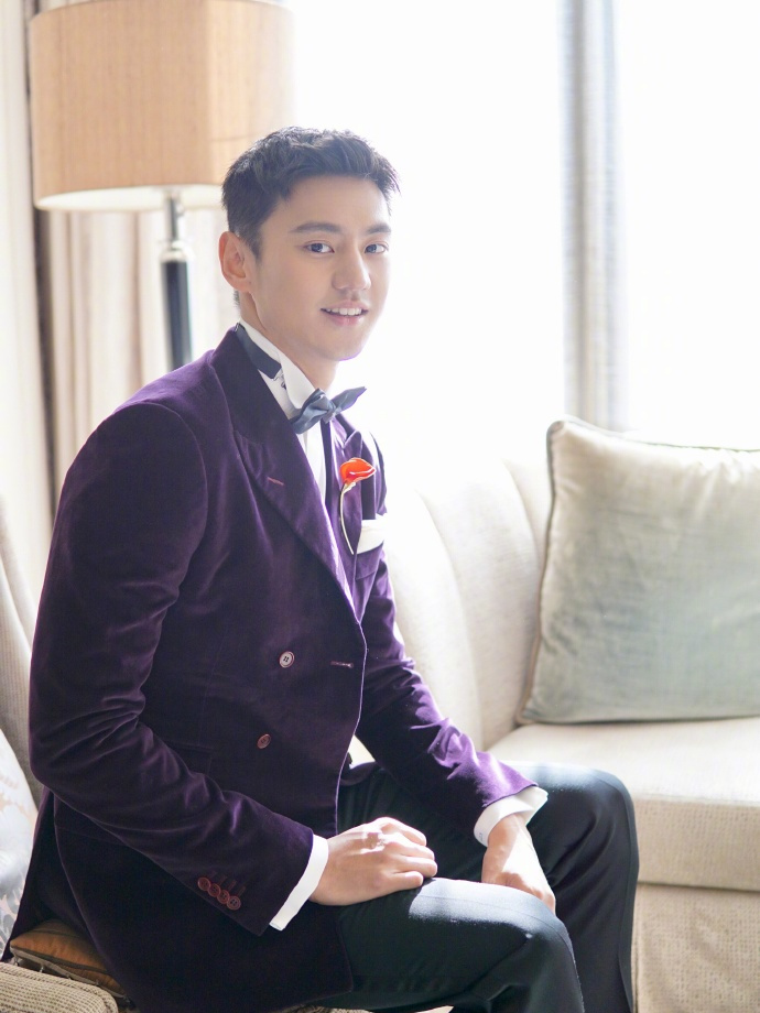 宁泽涛人气有多大一组照片就有上万转发女粉丝太帅了