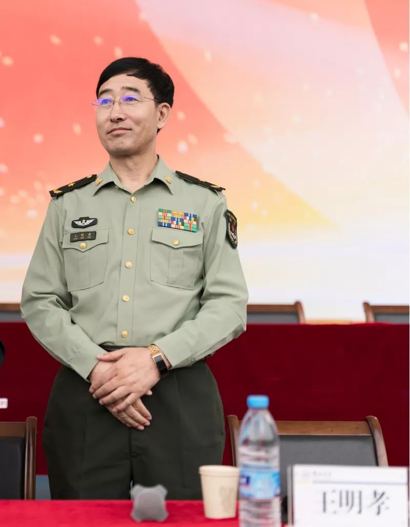 勇迈雄关,展望未来 ——王明孝少将为兰州大学2019级本科新生作国防