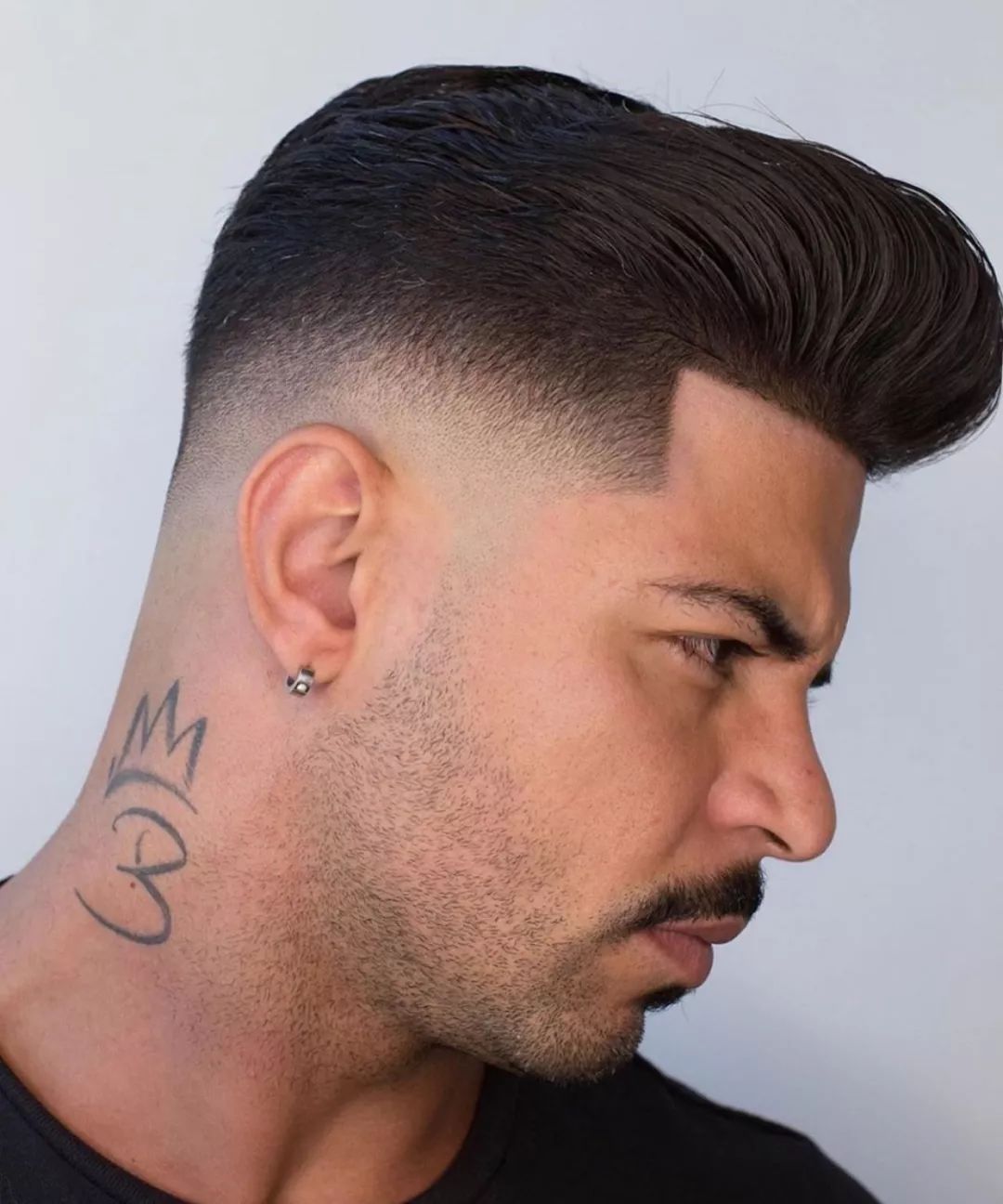 有点酷的男生发型