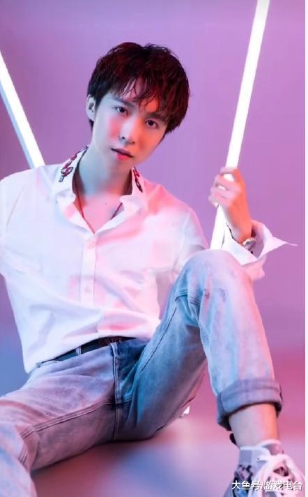 嗨氏直播谈过去网友经历那么多还这么自信让人佩服